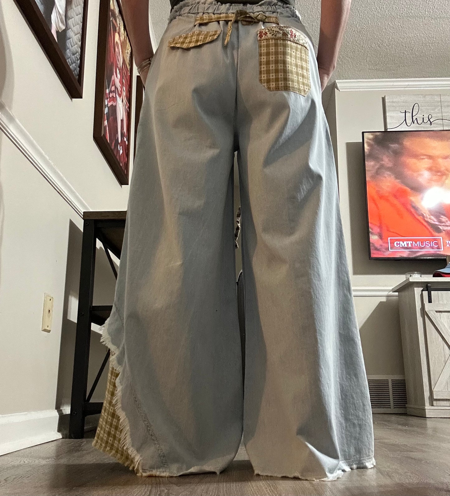 Details & Sas Pants